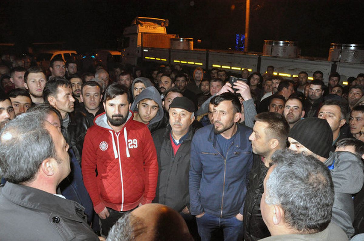 Trafik Kazalarını Protesto İçin Yol Kapattılar