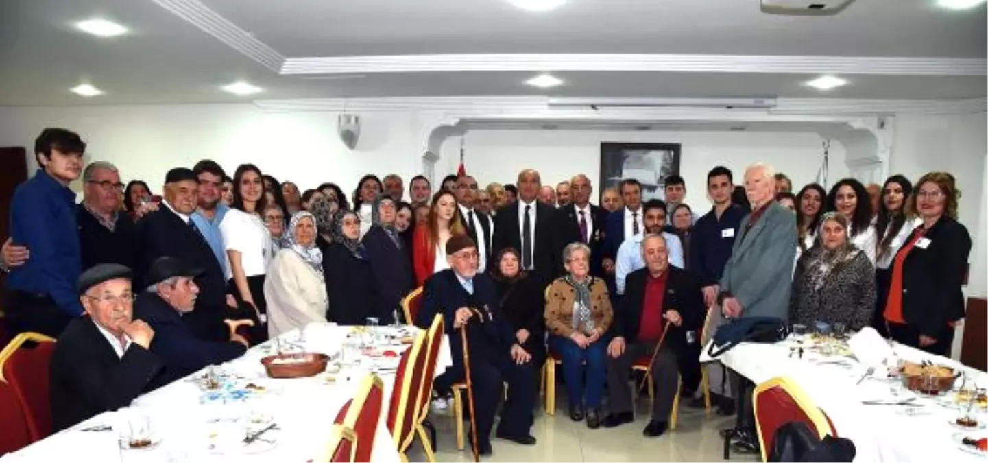 Üniversitelilerden, \'Torunun Olmak İstiyorum\' Projesi