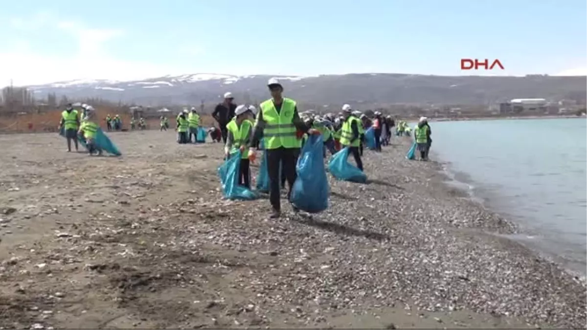 Van Gölü\'nde 15 Bin Öğrenciyle Temizlik Kampanyası