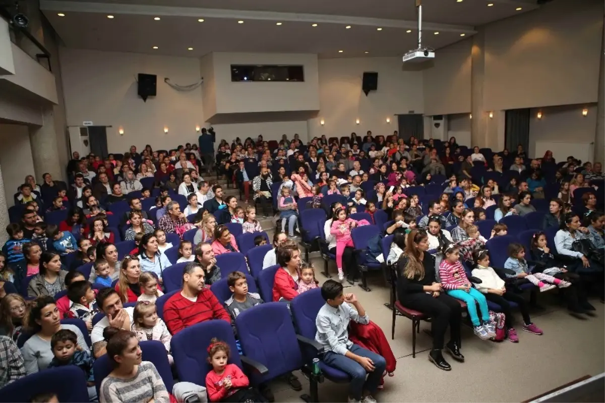 32 Bin Tiyatrosevere Perde Açtılar