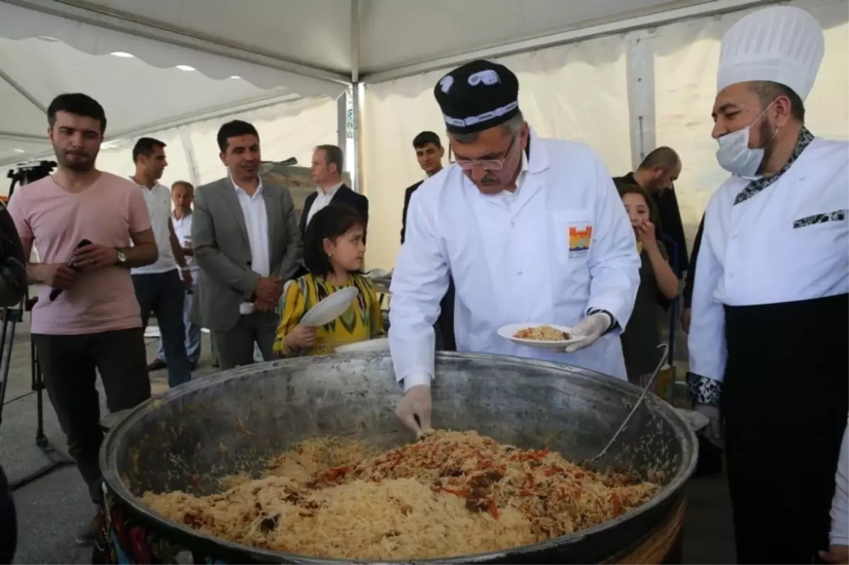 40 Bin Kişilik Türkistan Pilavı ve Hamsi Şöleni Başlıyor