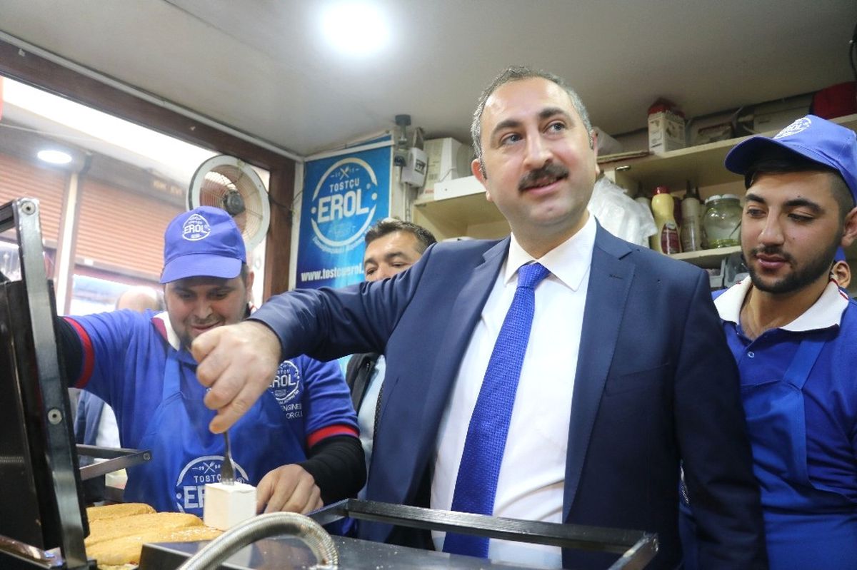 AK Parti\'li Gül, Atom Tost Yaptı