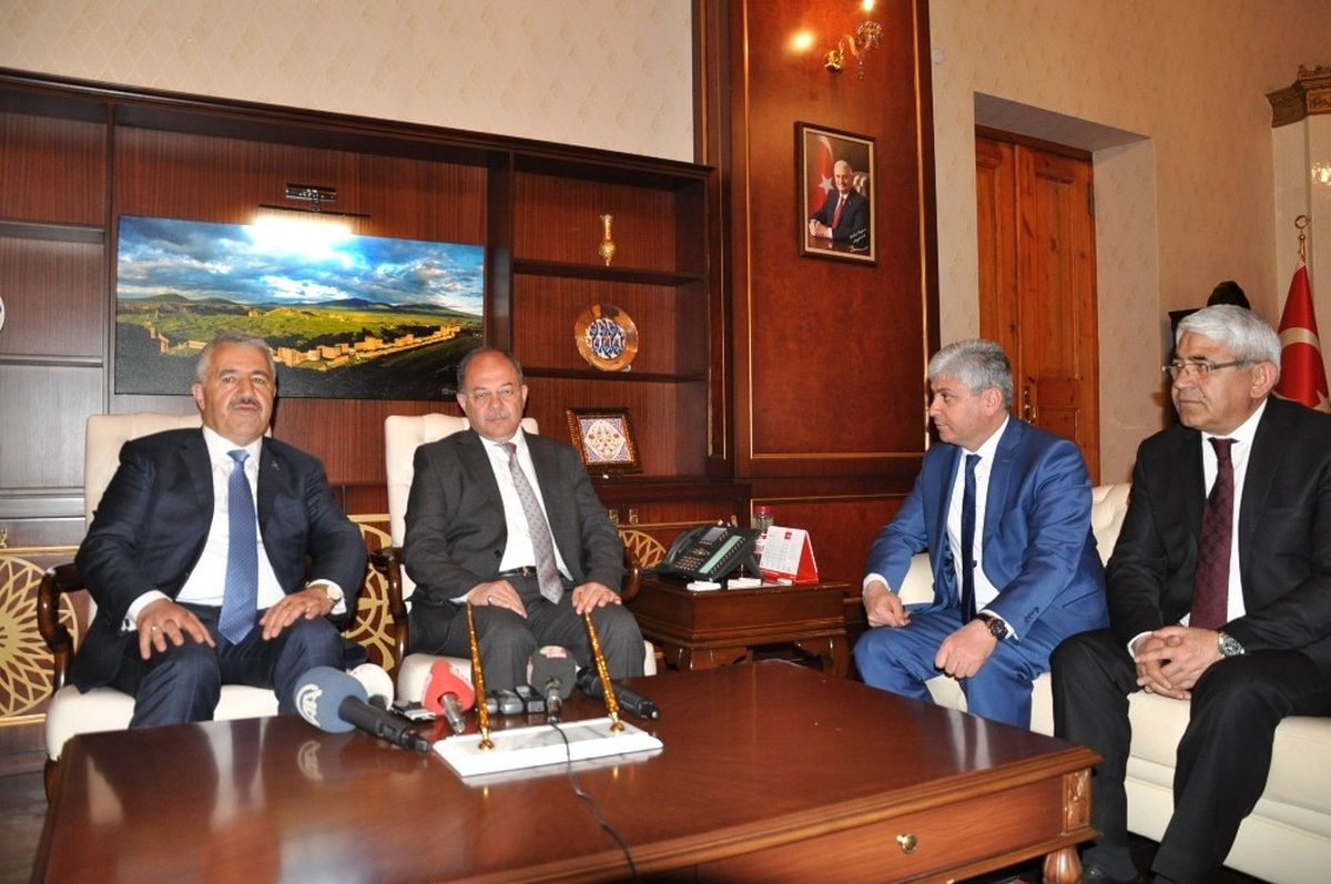 Bakan Arslan ve Bakan Akdağ Kars\'ta