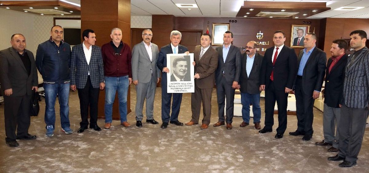 Başkan Karaosmanoğlu\'na Hizmet-İş\'ten Sözleşme Teşekkürü