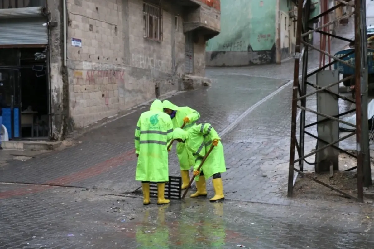 Belediye Ekipleri Su Baskınlarına Anında Müdahale Etti