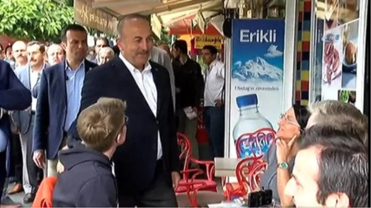 Çavuşoğlu, Hayır Standını Ziyaret Etti