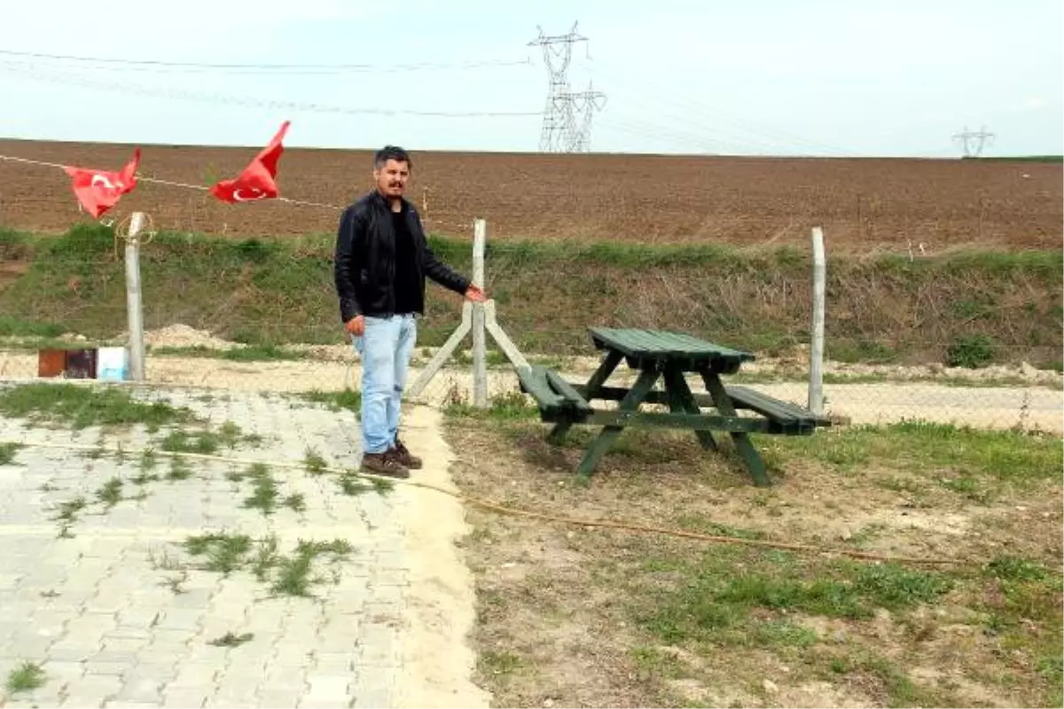 Edirne Şehitliğindeki Masalar Çalındı