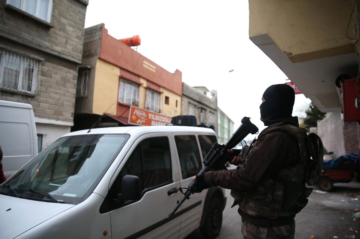 Gaziantep\'te Uyuşturucu Tacirlerine 300 Polisle Şafak Operasyonu