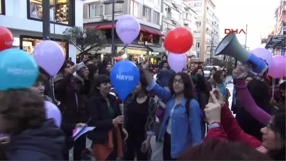 Kadıköy\'de Kadınlardan \'Hayır\' Yürüyüşü