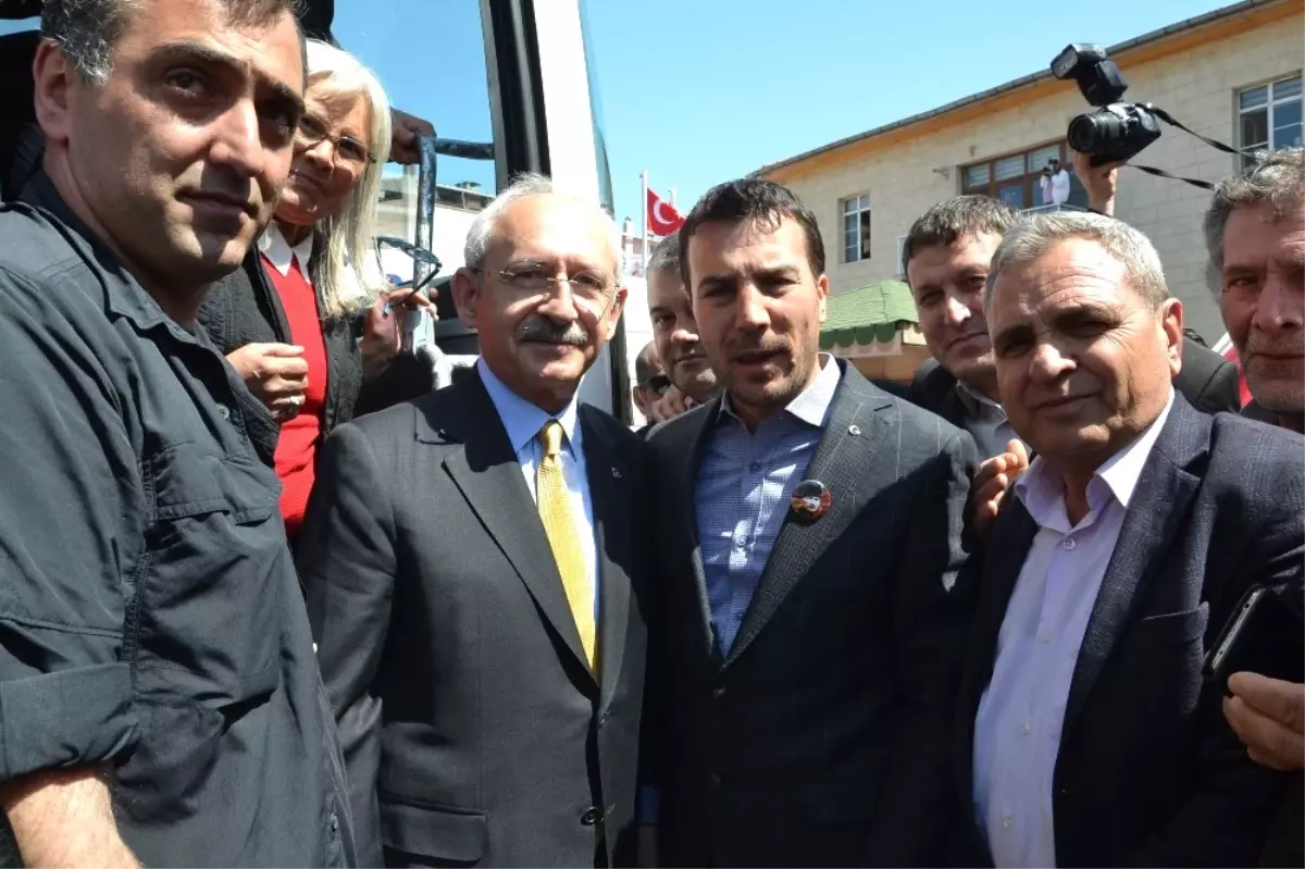 Kılıçdaroğlu\'nu MHP\'li Belediye Başkanı Karşıladı