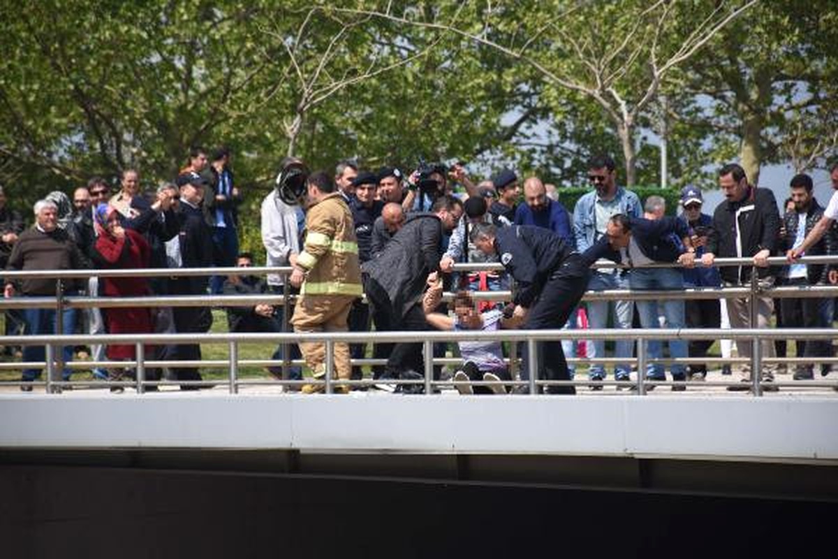 Kocasına Kızdı Altgeçitin Üzerine Çıktı