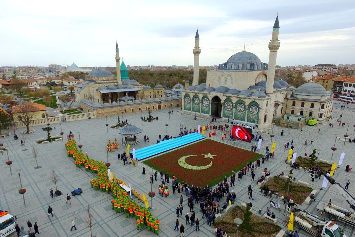 Konya, Cumhurbaşkanı Erdoğan\'ı Türk Bayrağı Rekoru ile Karşılıyor