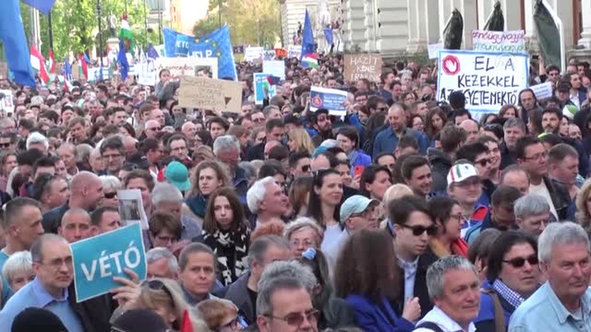 Macaristan\'da Stk Yasa Tasarısı Protestosu