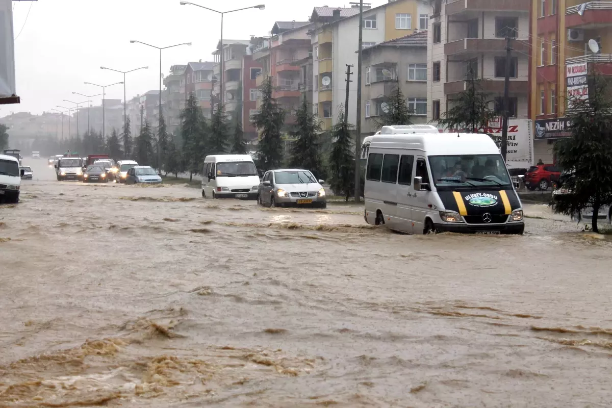 Meteorolojiden Sel Uyarısı! Antalya\'da Kuvvetli Yağış Bekleniyor