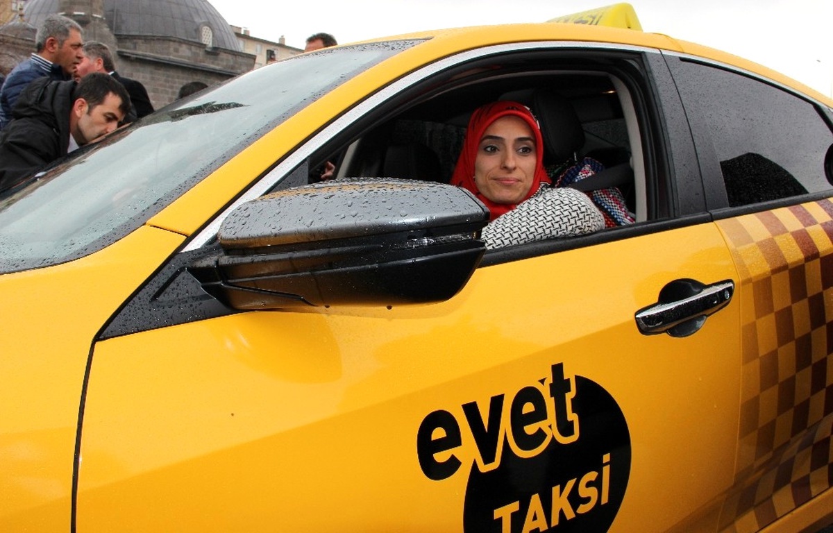 Milletvekilinin \'Evet\' Taksisi Yollara Çıktı