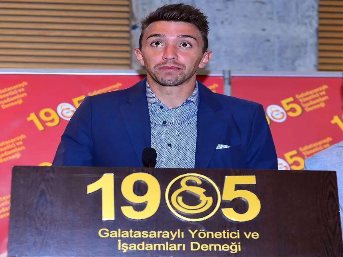 Muslera Galatasaray\'da Yılın Sporcusu Seçildi