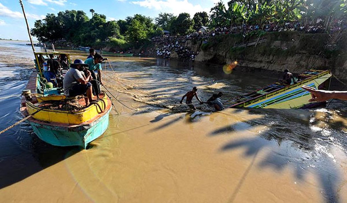 Myanmar\'da Tekne Battı: 7 Ölü