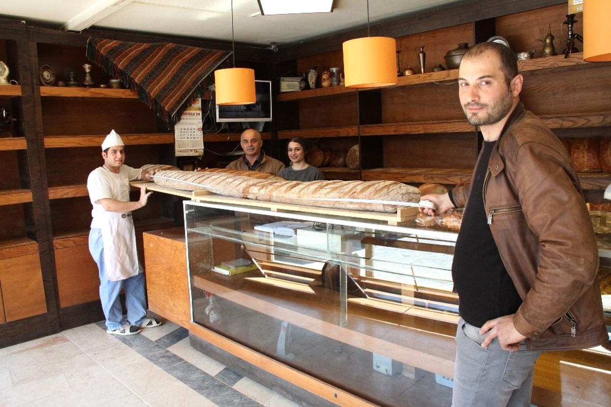 2,65 Cm Boyu Olan 20 Kiloluk \'Balina Ekmekler\' Görenleri Şaşırtıyor