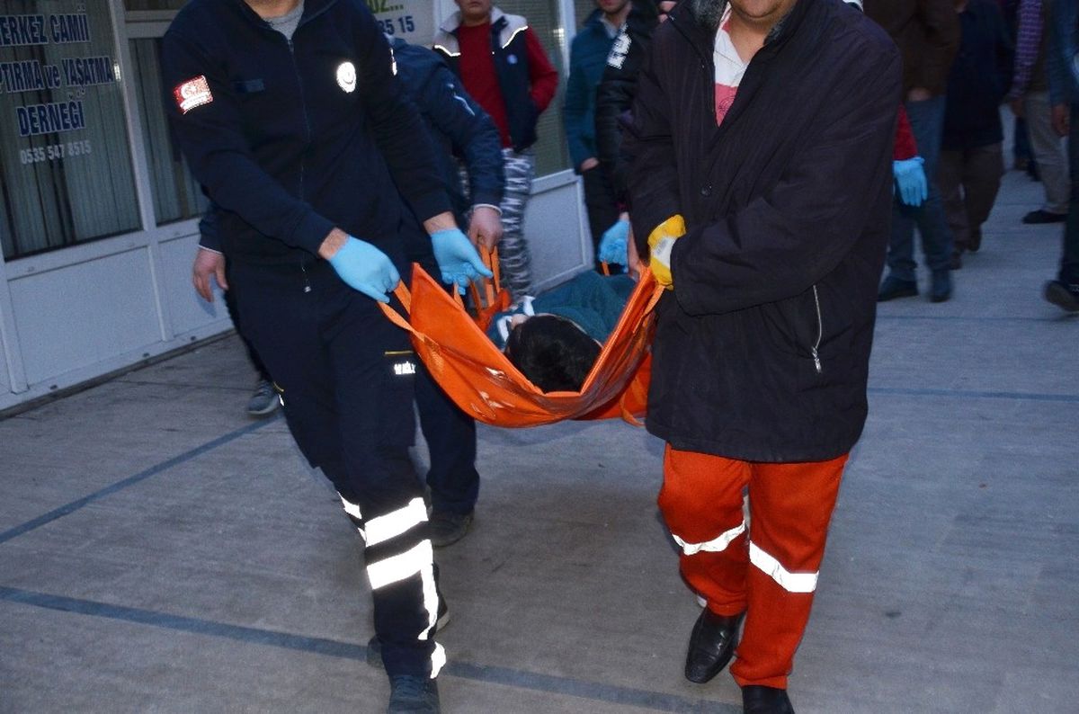 Sentetik Uyuşturucu Kullandığı İddia Edilen Hastaneye Kaldırıldı