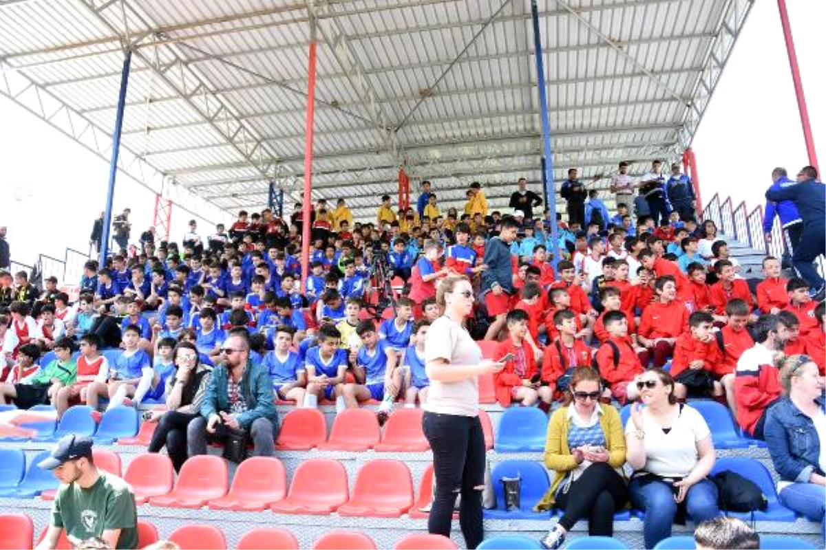 Terim ve Riekerink, U12 İzmir Cup Açılışına Renk Kattı