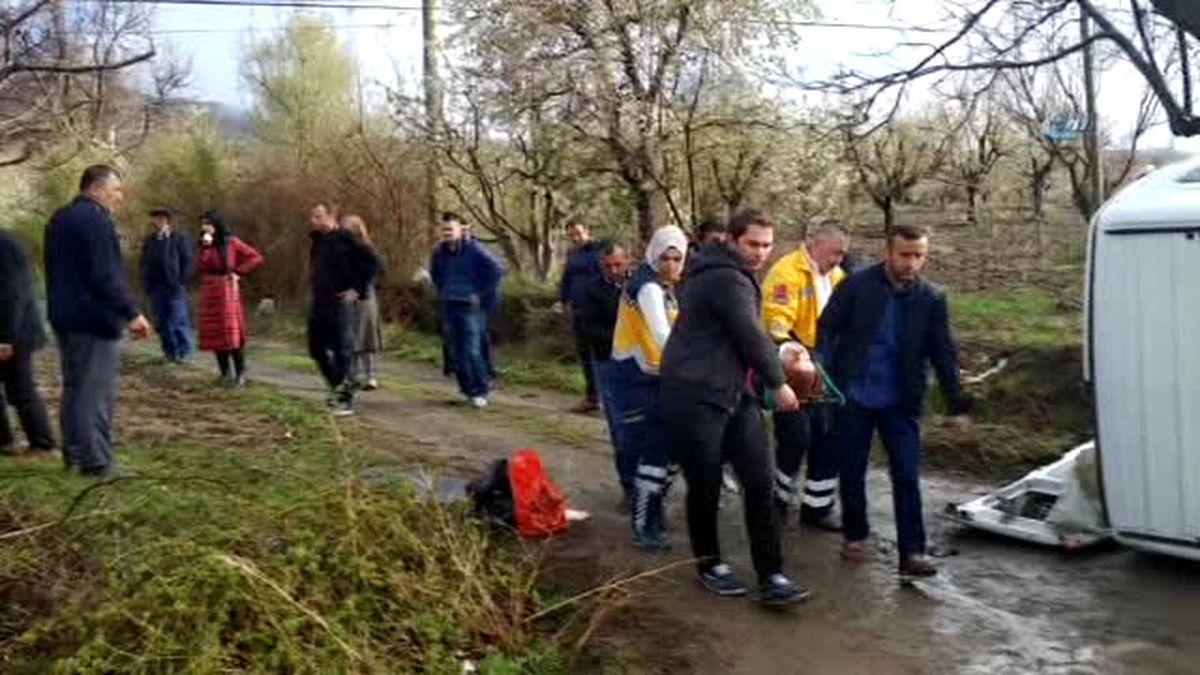 Tokat\'ta Öğrenci Servisi Devrildi: 16 Yaralı