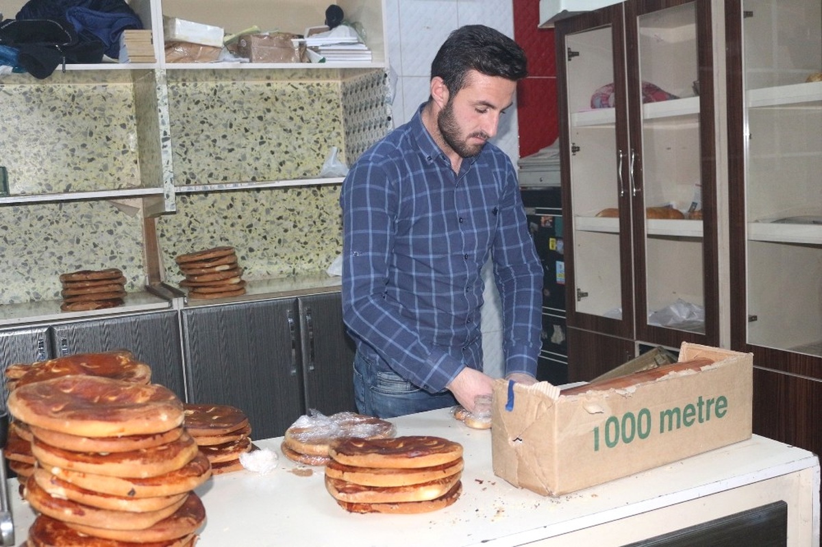 Üniversite Öğrencisi Gündüz Okula Akşam Fırına
