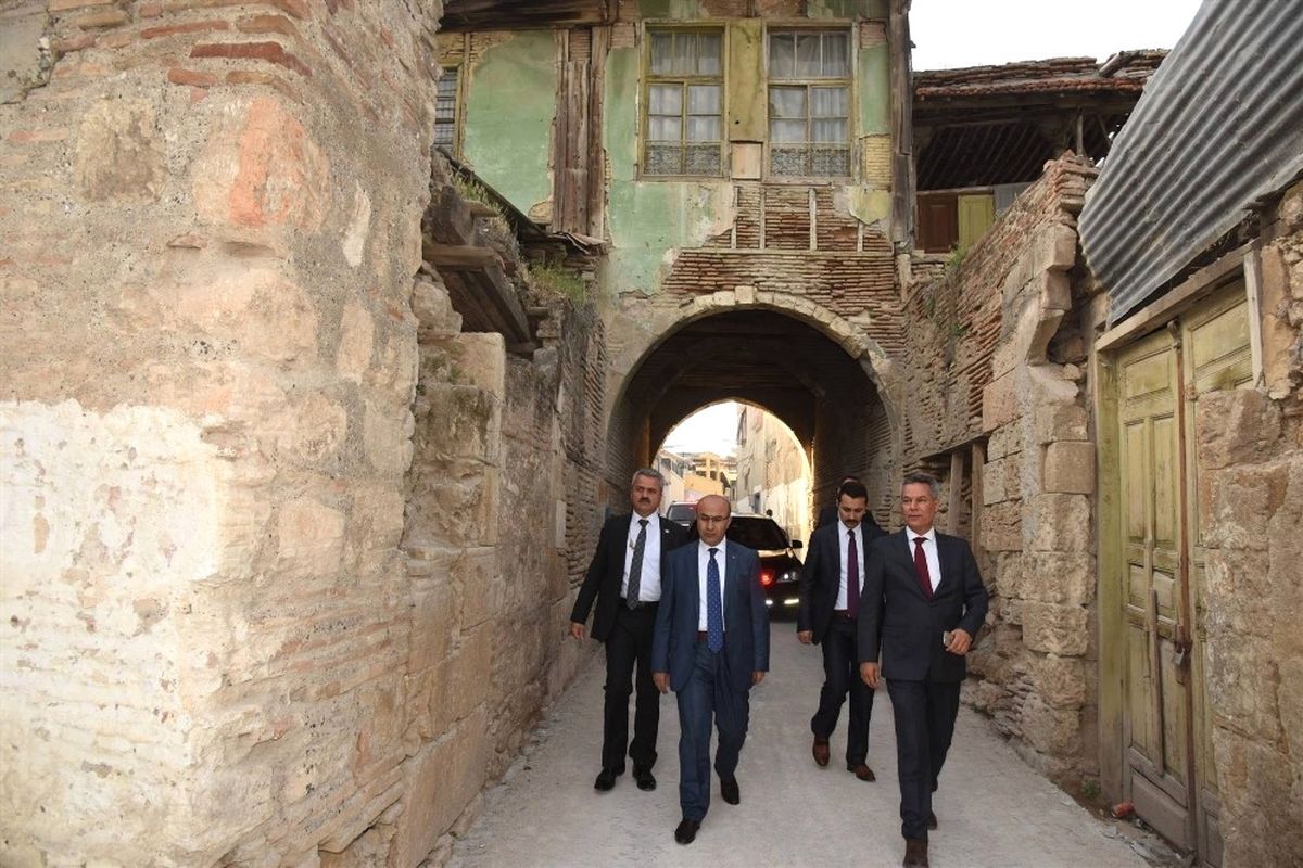 Vali Demirtaş Eğitim Yatırımlarını Gezdi