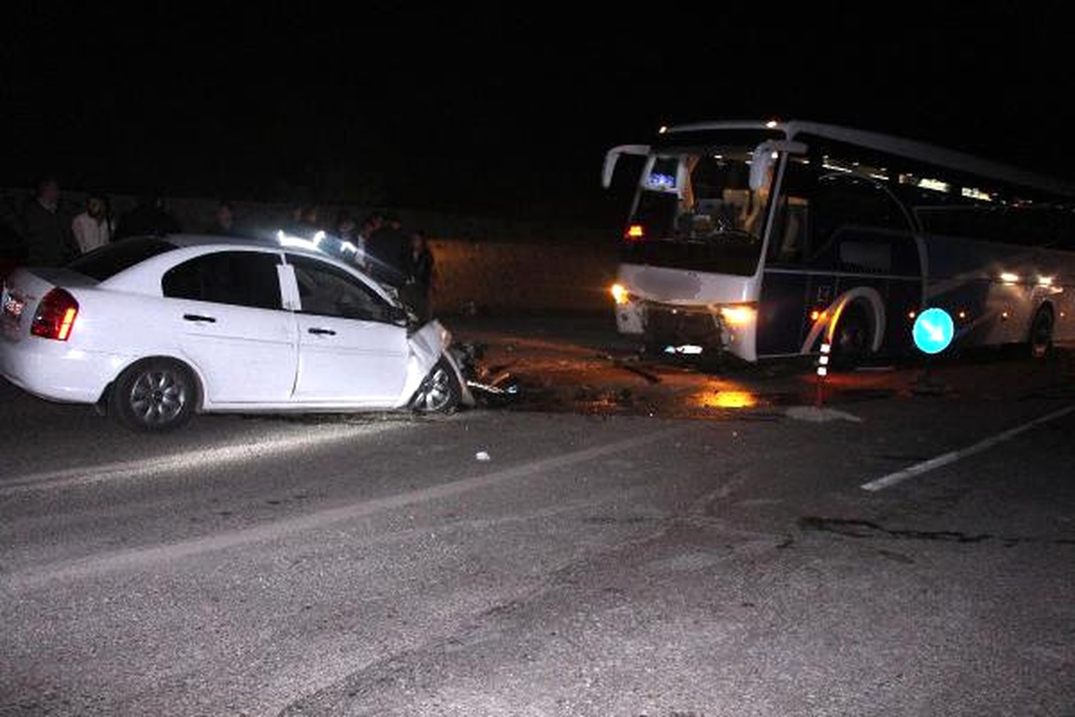 Yolcu Otobüsü ile Otomobil Çarpıştı: 1 Ölü, 2 Yaralı