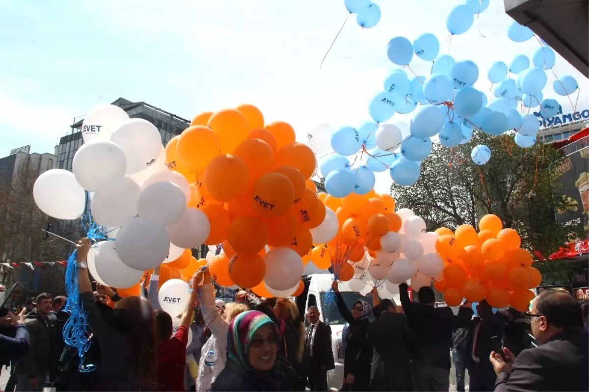 81 İlde Eş Zamanlı Olarak \'Evet Balonları\' Uçuruldu