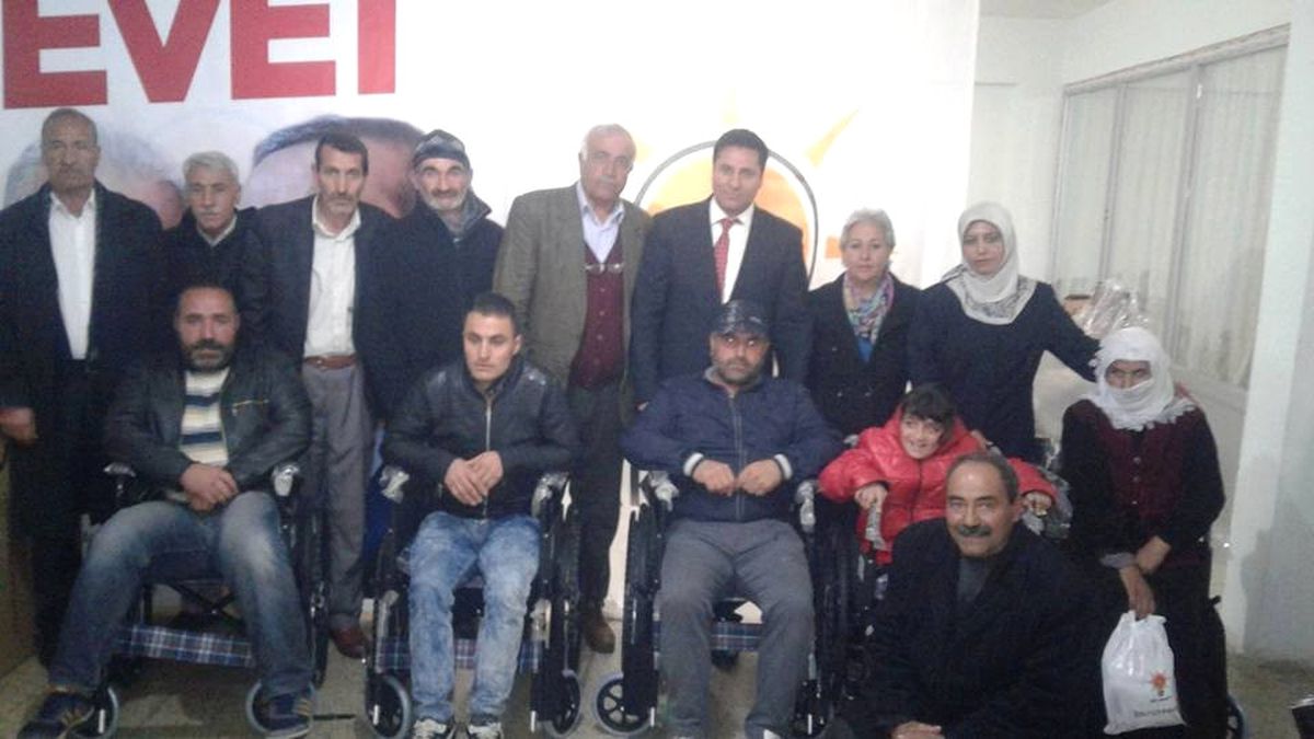 AK Parti\'den Tekerlekli Sandalye Dağıtımı