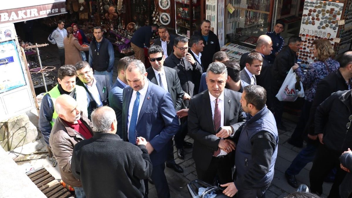 AK Parti Genel Sekreteri Gül\'den Bakırcılar Esnafına Ziyaret