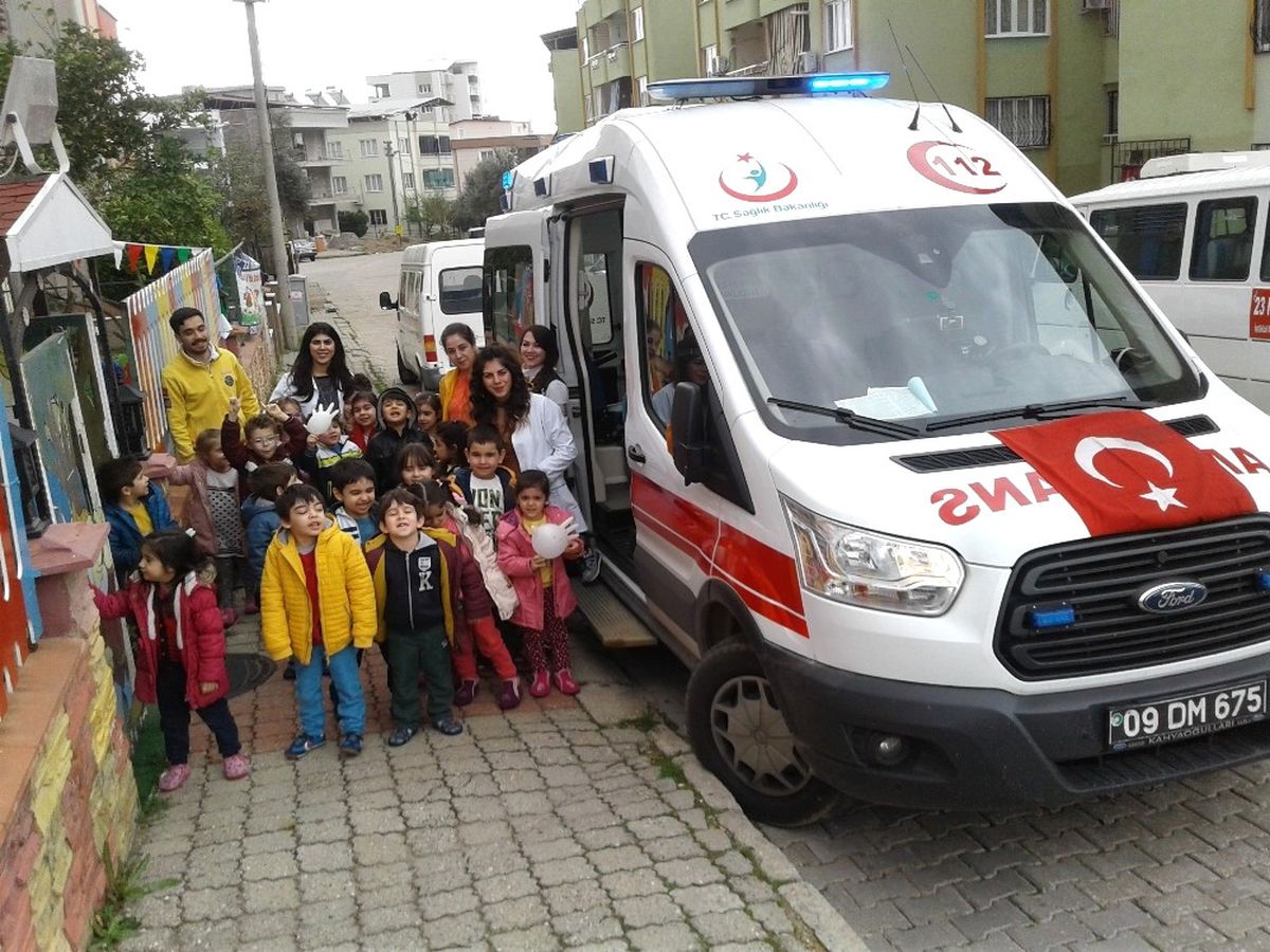 Anaokulu Öğrencilerine Ambulans Tanıtıldı