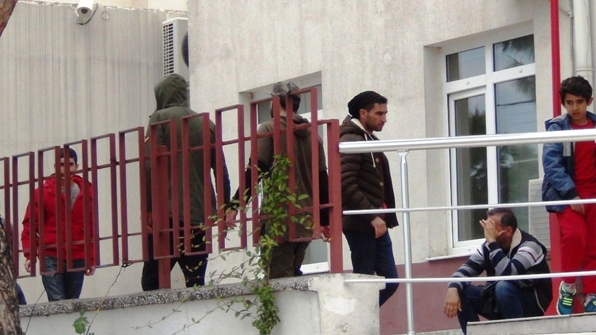 Ayvalık\'ta 16 Suriyeli Göçmen Yakalandı