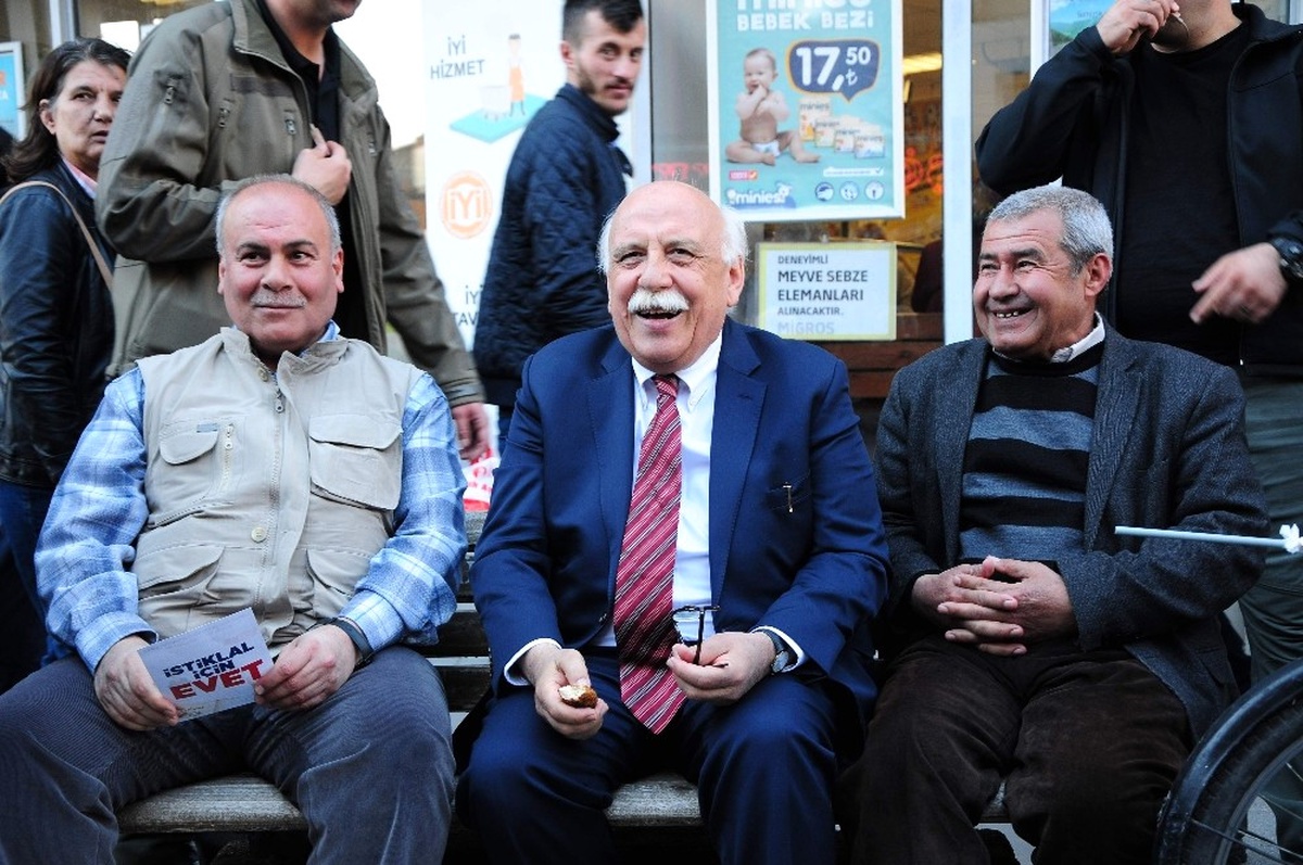 Bakan Avcı Esnafı ve \'Evet\' Çadırlarını Ziyaret Etti