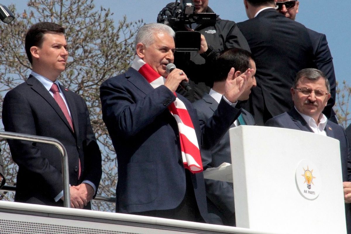 Başbakan Yıldırım\'dan Kılıçdaroğlu\'na: "Benim Ona Tavsiyem, Aç Şu Değişiklikleri Bir Oku"