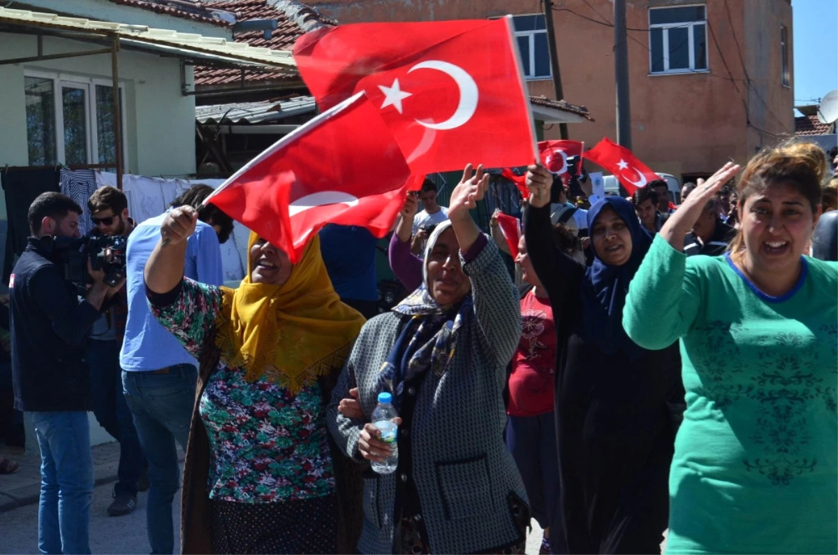 Başkan Yıktı, Romanlar Oynadı