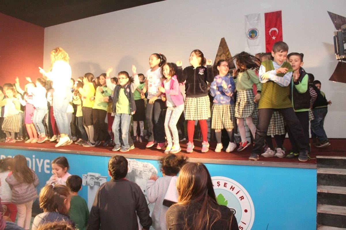 Çocuklar "Hayvan Çiftliği" ile Eğlendi