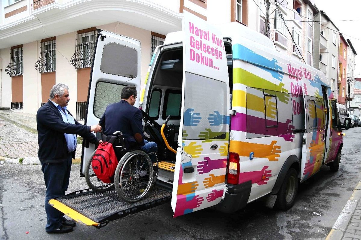 Engelli Seçmenler Asansörlü Araçlarla Taşınacak