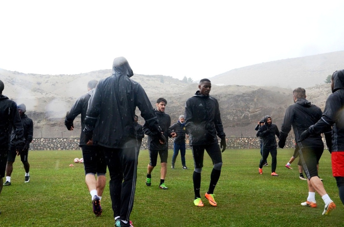 Evkur Yeni Malatyaspor Yağmur Altında Çalıştı