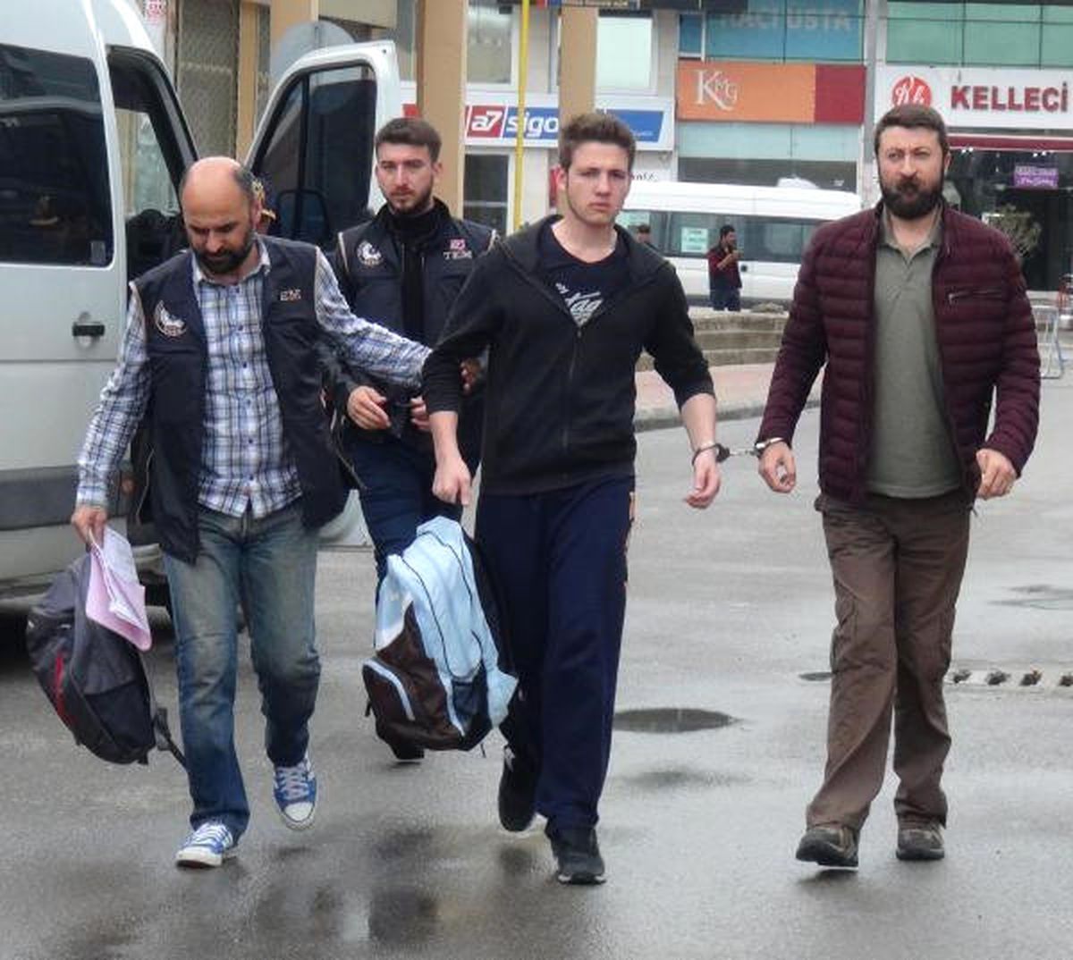 Fetö\'cü Eski Komutanın 2 Çocuğu da Bylock\'tan Tutuklandı