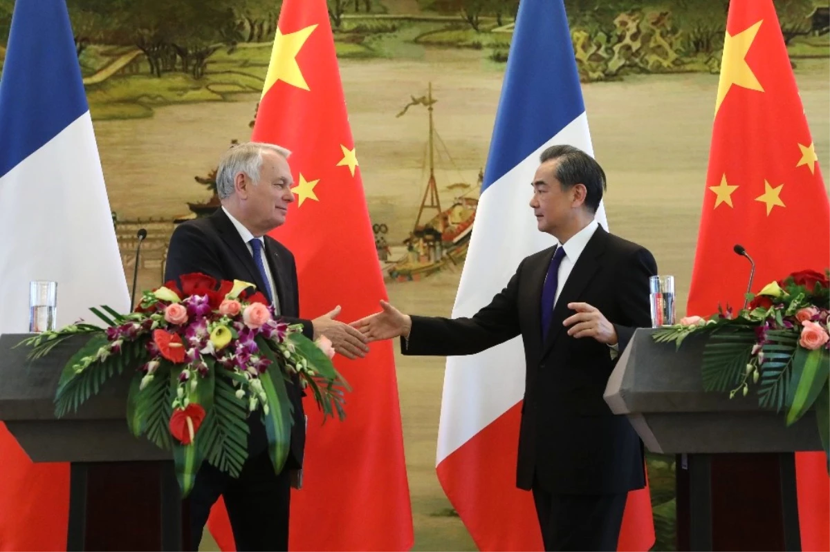 Fransa Dışişleri Bakanı Jean-Marc Ayrault Çin\'de