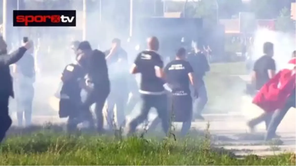 Fransız Polisi Beşiktaş Taraftarına Saldırdı - Video