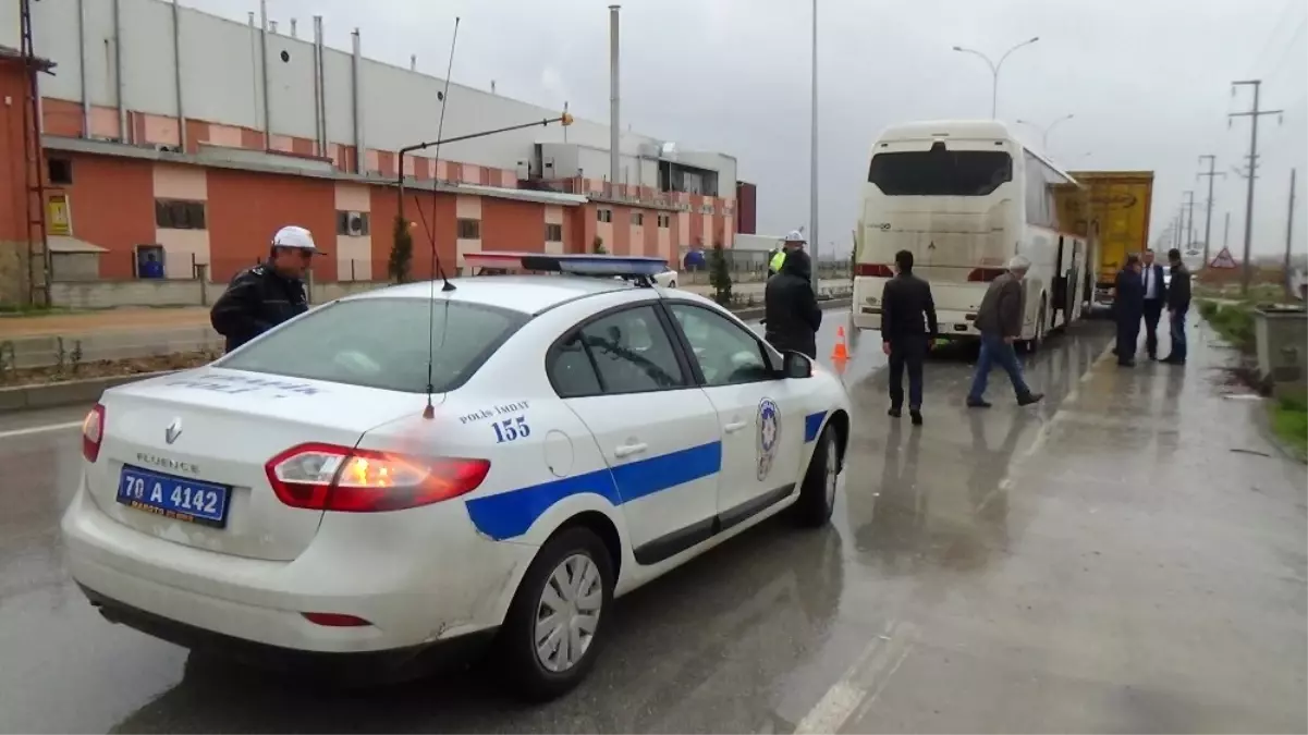 İşçi Taşıyan Otobüs Tır\'a Arkadan Çarptı: 8 Yaralı