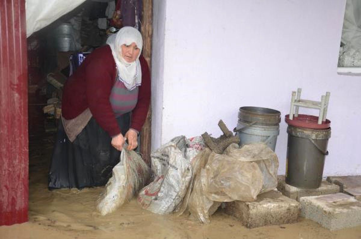 Karasu Taştı, Evler Su Altında Kaldı