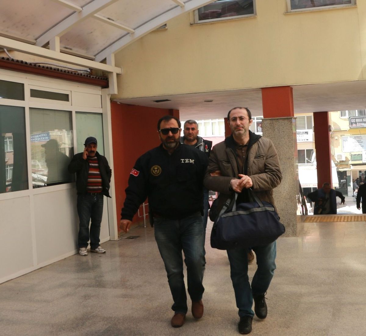 Kocaeli\'de Gözaltına Alınan Tübitak Personelleri Adliye Sevk Edildi