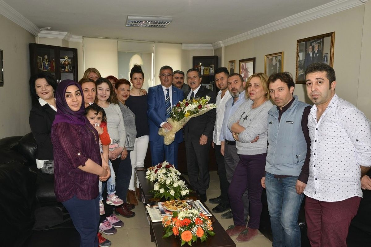 Kuaförler Meslek Odasından Başkan Ataç\'a Teşekkür Plaketi Verdi