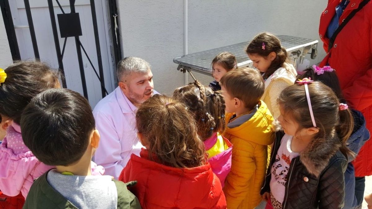 Minik Öğrencilerden Sokak Hayvanları Tedavi ve Rehabilitasyon Merkezine Ziyaret