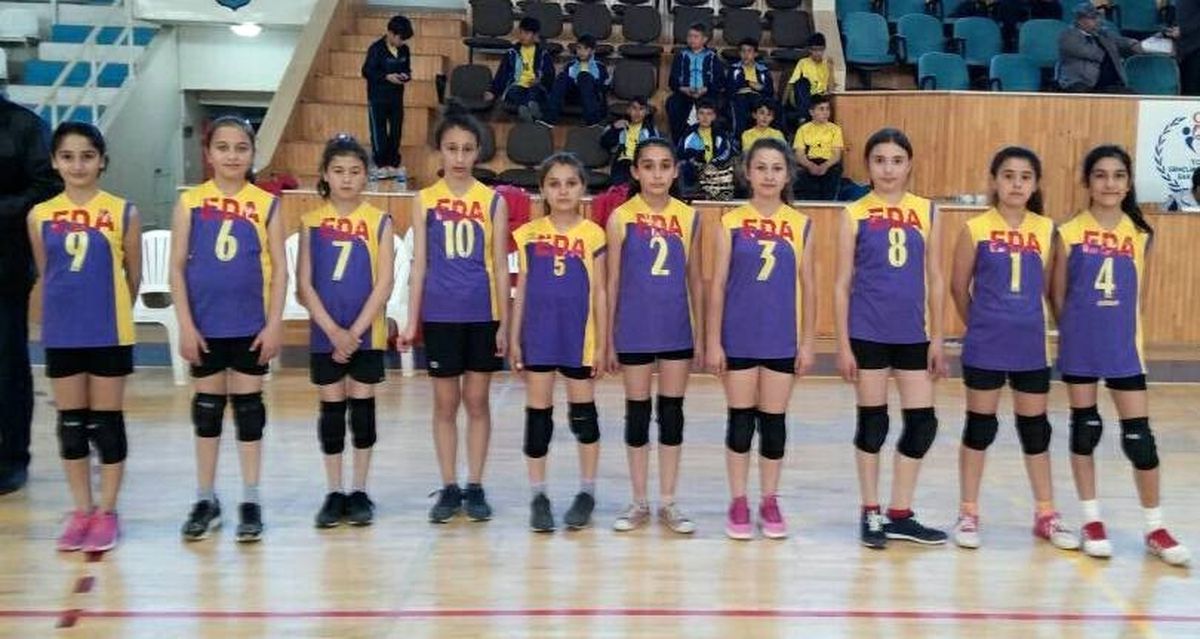 Okul Arkadaşları Eda İçin Baskılı Forma ile Maça Çıktı