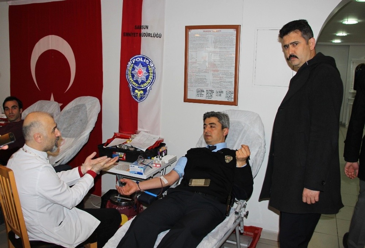 Polisler Bu Kez, Kan Vererek Hayat Kurtarıyor