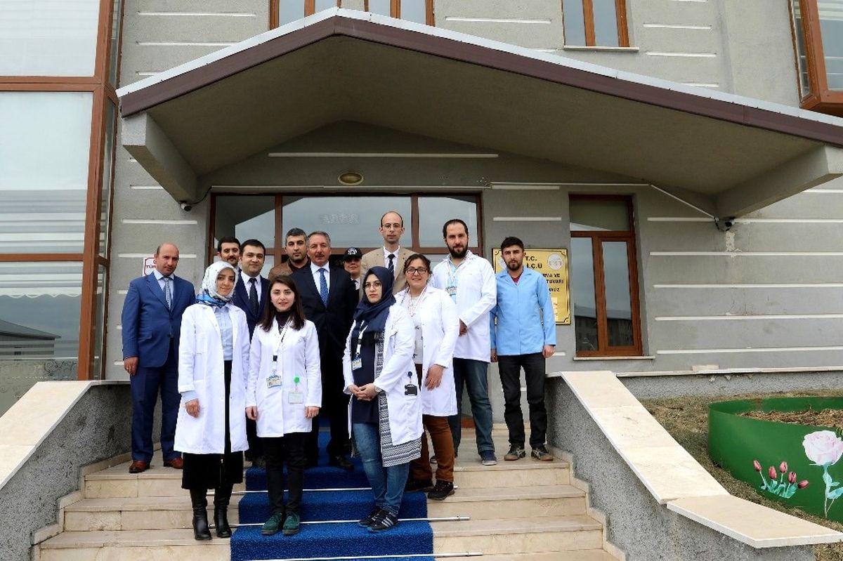 Rektör Prof. Dr. Karabulut Merkezi Araştırma ve Uygulama Laboratuvarında İncelemelerde Bulundu